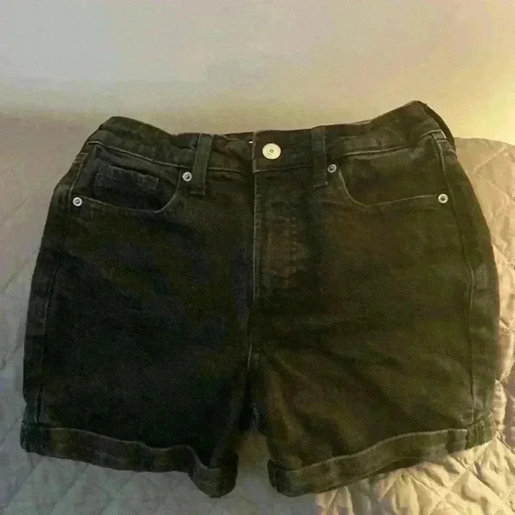 Old Navy Black Jean Shorts - Picture 1 of 3